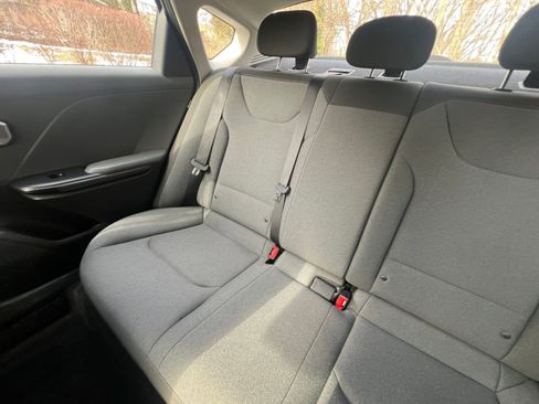 Used 2025 Kia K4 LXS image 35