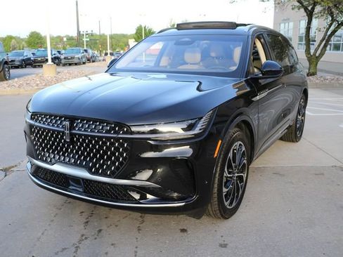 Used 2024 Lincoln Nautilus Reserve w/ Equipment Group 203A AWD/4WD image 2