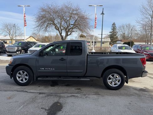 Used 2013 Nissan Titan SV w/ SV Value Truck Pkg image 9