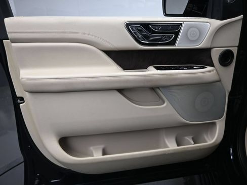 Used 2021 Lincoln Navigator L Reserve w/ Luxury Package AWD/4WD image 16
