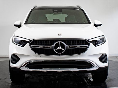 Certified 2025 Mercedes-Benz GLC 300 4MATIC image 2