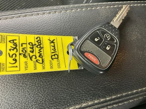 Used 2017 Jeep Compass Latitude image 30