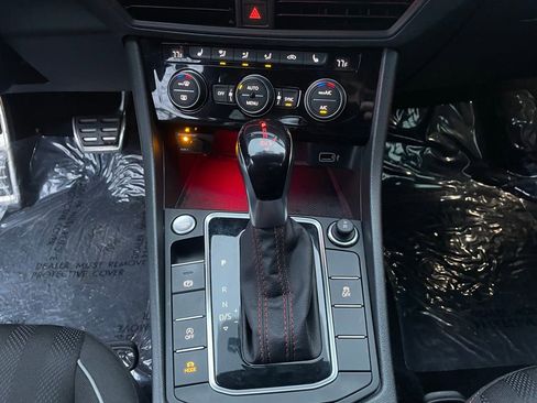 Used 2019 Volkswagen Jetta GLI image 17