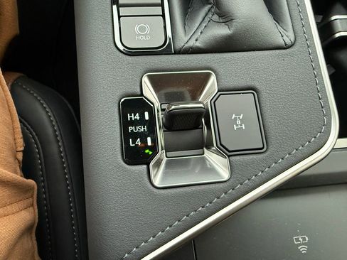 Used 2026 Lexus GX 550 w/ Cold Area Package image 38