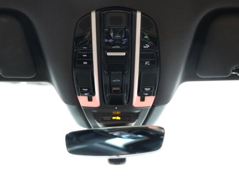 Used 2019 Porsche Cayenne E-Hybrid Sport Utility 4D image 48