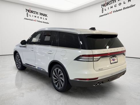 New 2026 Lincoln Aviator 2WD image 3