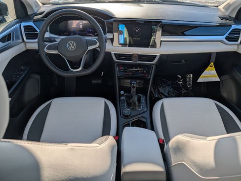 New 2026 Volkswagen Taos SE image 8