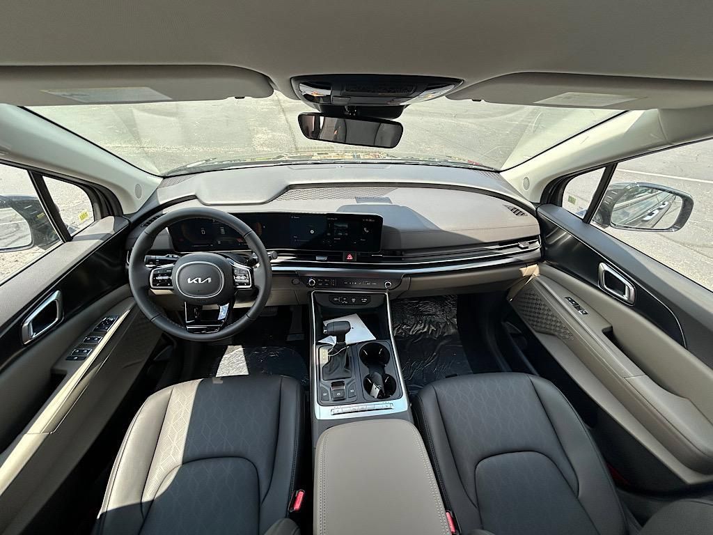 New 2025 Kia Carnival FWD image 23