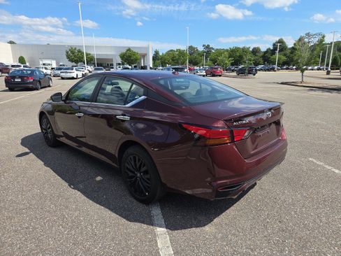 Used 2025 Nissan Altima 2.5 SV w/ SV Special Edition Package AWD/4WD image 5