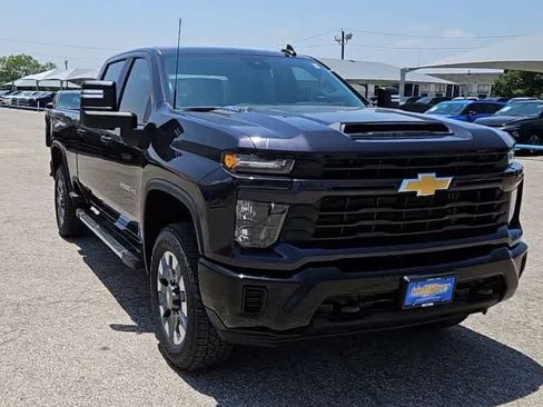 Used 2024 Chevrolet Silverado 2500 Custom w/ Custom Convenience Package AWD/4WD image 2