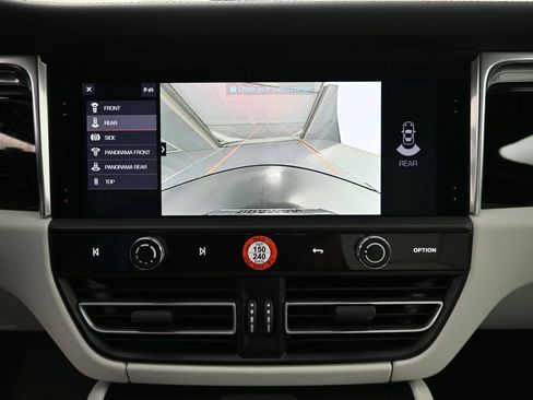 Certified 2025 Porsche Macan AWD/4WD image 20