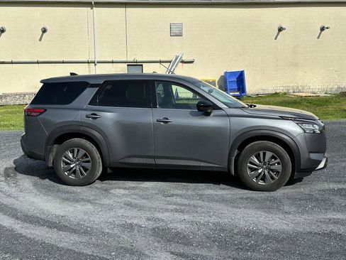Used 2025 Nissan Pathfinder S AWD/4WD image 9