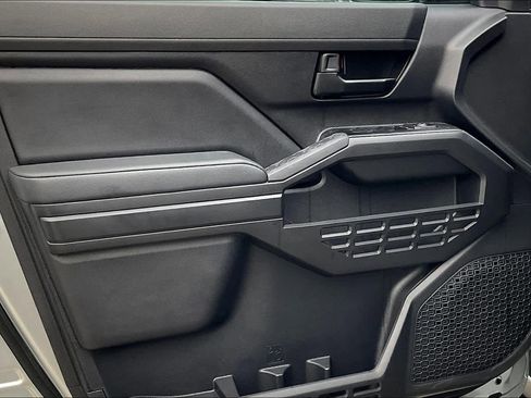 Used 2024 Toyota Tacoma SR image 10