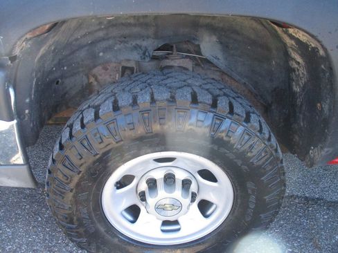 Used 2005 Chevrolet Silverado 3500 4x4 Extended Cab w/ Snow Plow Prep Package image 12