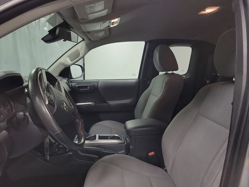 Used 2019 Toyota Tacoma SR5 w/ SR5 Appearance Package (SM) AWD/4WD image 13