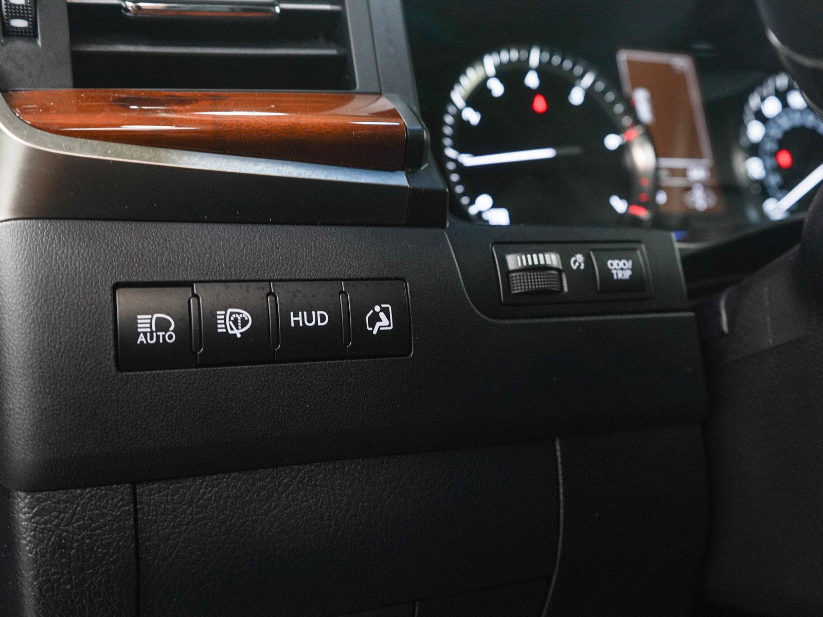 Used 2018 Lexus LX 570 4WD w/ Luxury Package image 31