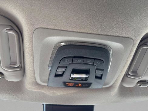 Used 2022 Toyota Corolla Cross XLE w/ Convenience Package image 23