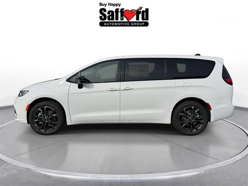 New 2026 Chrysler Pacifica Select image 4