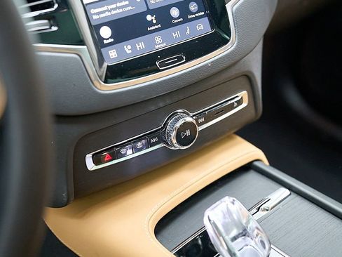 Certified 2024 Volvo XC90 T8 Ultimate AWD/4WD image 18