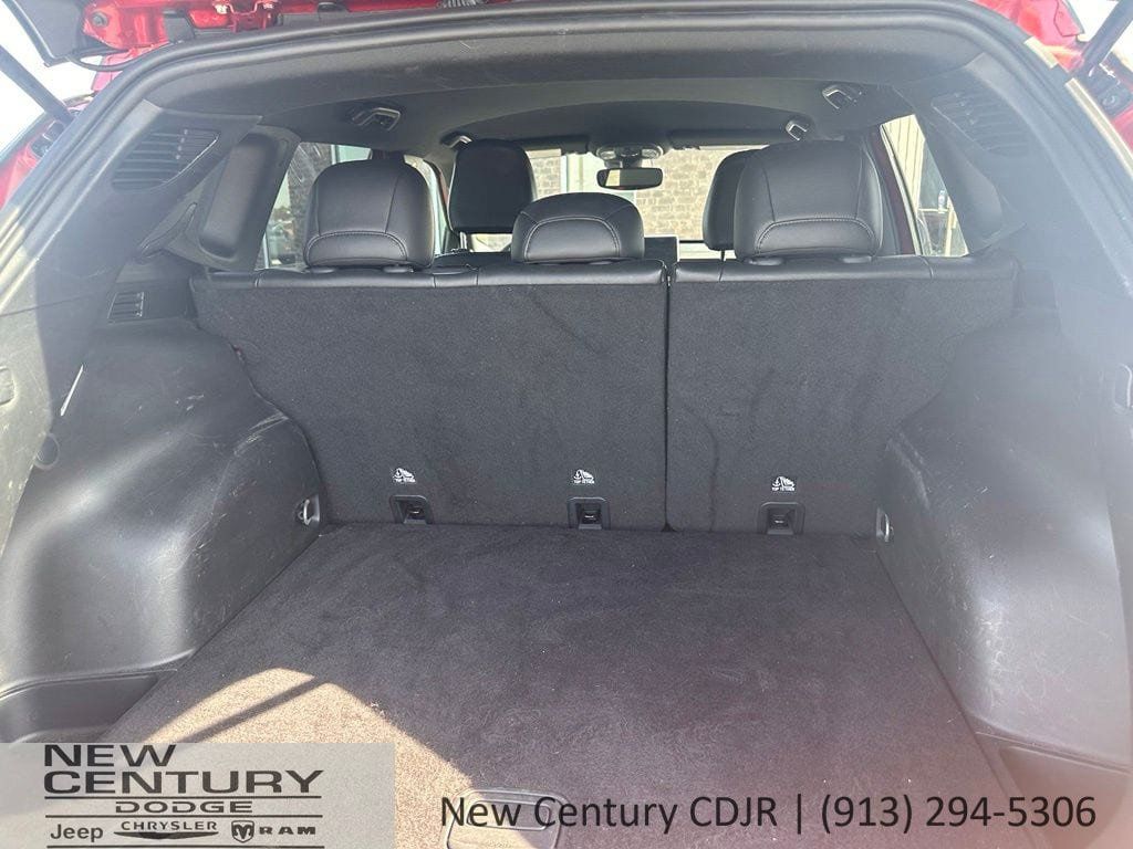 Used 2025 Jeep Compass Trailhawk AWD/4WD image 9