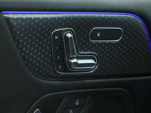 Used 2024 Mercedes-Benz GLB 250 image 31