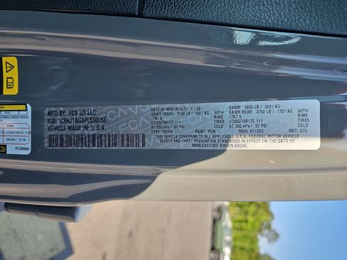 Used 2023 Jeep Gladiator Willys image 35