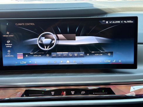 Used 2023 BMW 760i xDrive AWD/4WD image 32