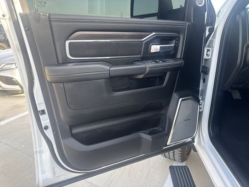 Used 2026 RAM 2500 Laramie AWD/4WD image 3