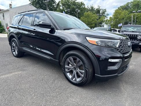 Certified 2023 Ford Explorer XLT w/ Equipment Group 202A AWD/4WD image 3