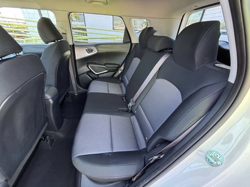 Used 2025 Kia Soul LX w/ LX Technology Package FWD image 36