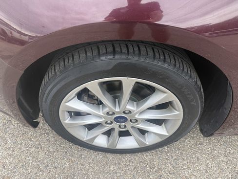 Used 2017 Ford Fusion SE w/ Fusion SE Technology Package FWD image 10