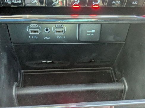 Used 2023 Jeep Grand Cherokee Limited w/ Black Appearance Package image 27