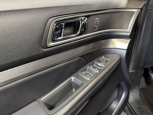 Used 2019 Ford Explorer XLT w/ Equipment Group 202A image 29