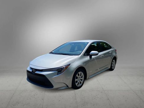 Used 2024 Toyota Corolla LE FWD image 4
