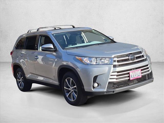 Used 2019 Toyota Highlander XLE FWD image 3