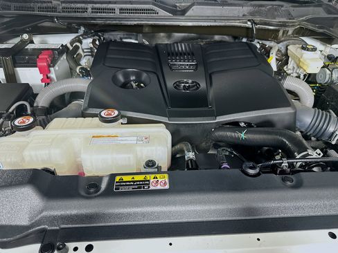 Used 2024 Toyota Tundra SR5 w/ SR5 Premium Package AWD/4WD image 33