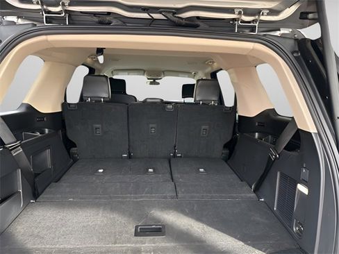 Used 2024 Ford Expedition XLT image 10