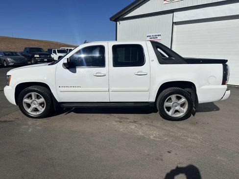 Used 2008 Chevrolet Avalanche LT w/ LT Preferred Equipment Group image 2