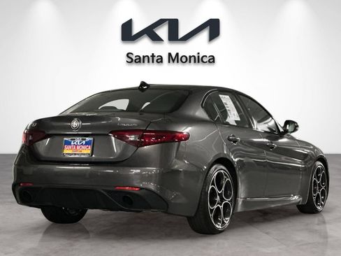 Used 2023 Alfa Romeo Giulia Veloce RWD image 6