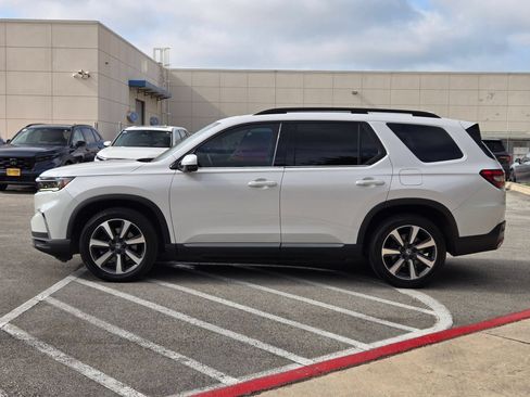 Used 2025 Honda Pilot Elite image 6