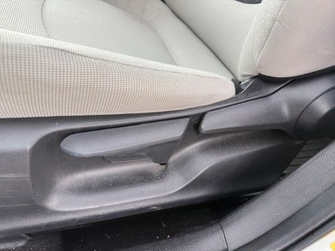 Used 2021 Toyota Corolla LE FWD image 14