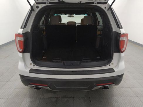 Used 2018 Ford Explorer XLT image 29