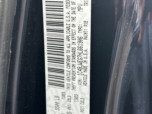 Used 2017 Jeep Wrangler Unlimited Sahara w/ Connectivity Group image 27