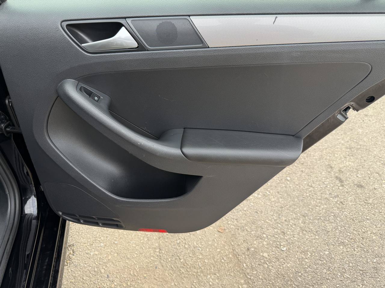 Used 2018 Volkswagen Jetta SE FWD image 17