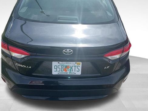 Used 2020 Toyota Corolla LE FWD image 3