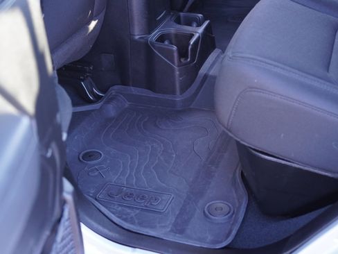 Used 2022 Jeep Gladiator Willys image 21