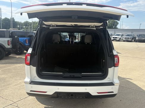 Used 2021 Lincoln Navigator L Reserve AWD/4WD image 11