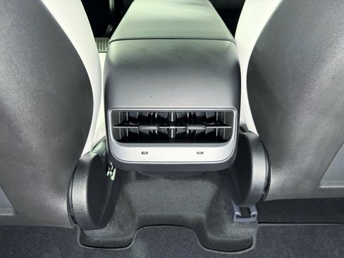 Used 2024 Tesla Model Y Performance image 20