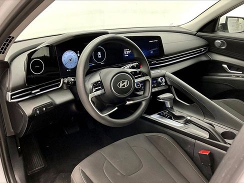 Used 2024 Hyundai Elantra SEL image 13