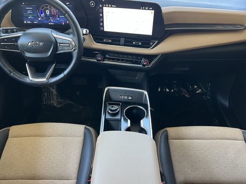 Used 2025 Chevrolet Equinox ACTIV w/ Convenience Package III AWD/4WD image 4